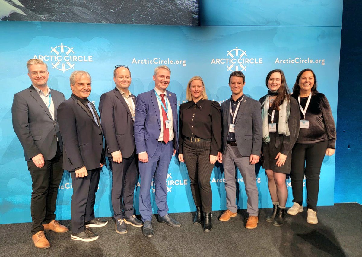 Québec à Londres (@quebecuk) on Twitter photo Nos collègues <a href="/MartinDion/">Dion Martin</a> & Rémy Rouillard participent à l'<a href="/_Arctic_Circle/">Arctic Circle</a> avec la délégation menée par <a href="/MaiteVezina/">Maité Blanchette Vézina</a>, qui est intervenue aujourd'hui sur le bien être des familles dans l'#Arctique et <a href="/JeanLemire/">Jean Lemire</a>.
🔔 N'oubliez pas l' #AppelàProjets #Québec / @Nordenen ⬇️ Nos collègues <a href="/MartinDion/">Dion Martin</a> & Rémy Rouillard participent à l'<a href="/_Arctic_Circle/">Arctic Circle</a> avec la délégation menée par <a href="/MaiteVezina/">Maité Blanchette Vézina</a>, qui est intervenue aujourd'hui sur le bien être des familles dans l'#Arctique et <a href="/JeanLemire/">Jean Lemire</a>.
🔔 N'oubliez pas l' #AppelàProjets #Québec / @Nordenen ⬇️