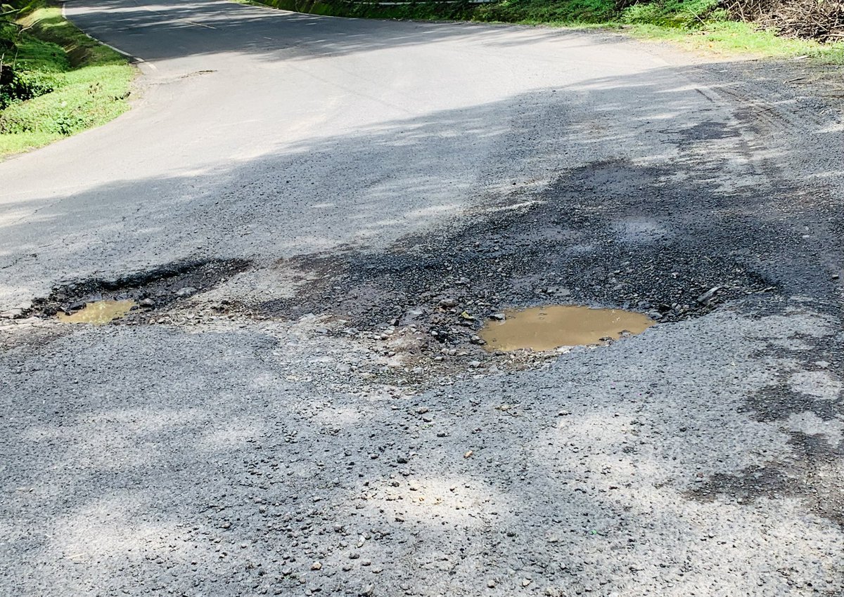 bemar16's tweet photo. Calle que conduce del distrito de Santa Rosa de Lima a Anamoros en pésimo estado; algunas imágenes @FOVIALITO @nayibbukele @ObrasPublicasSV https://t.co/8V4WrS3qhx