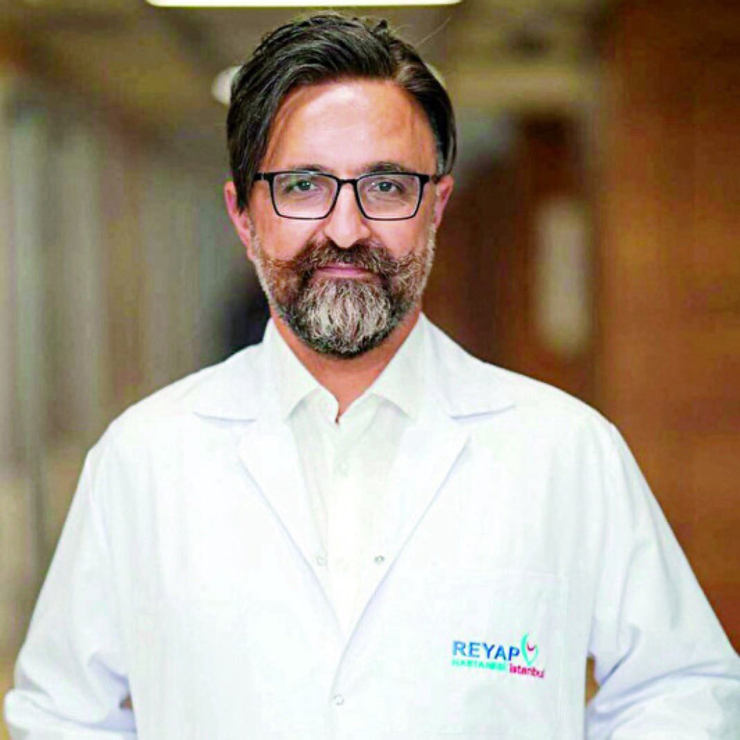 PKK Terör örgütü üyeliğinden hüküm giyen adamın doktorluk yapabildiği, 
ama “Mustafa Kemal’in askerleriyiz” diyen teğmenlerin görevden el çektirildiği bir ülkede yaşıyoruz.