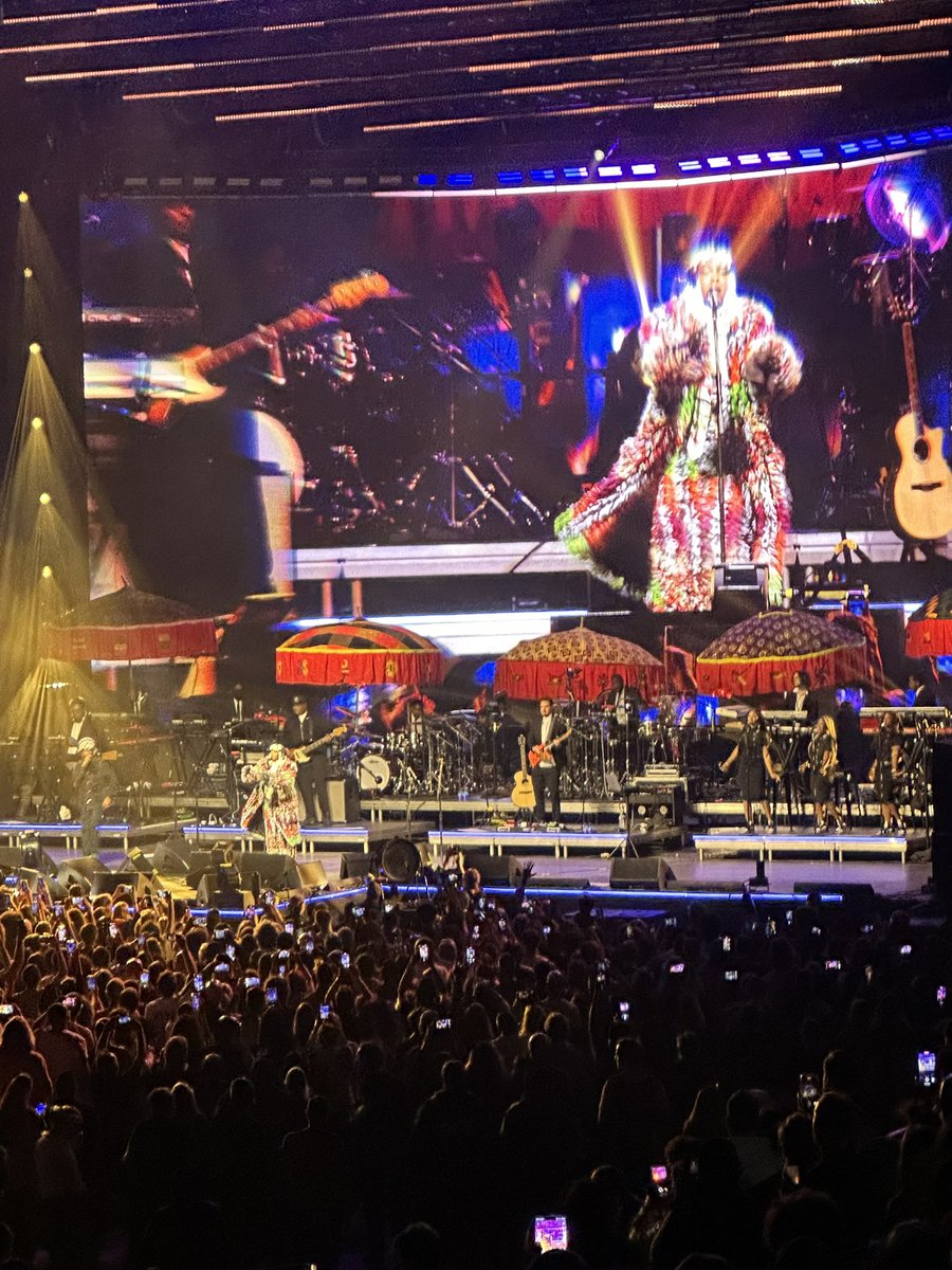 CBUAND's tweet photo. En place 🔊
#LaurynHill https://t.co/or4Saz3lUk