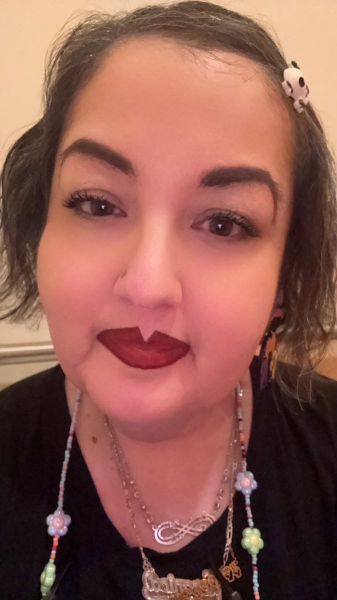 I absolutely love my new mascara by <a href="/FormlessbyJ/">Formless Beauty</a> <a href="/JennyMcCarthy/">Jenny McC-Wahlberg</a> not only is it a light non clumpy mascara, But it doesn’t make my left eye watery like other mascaras did. I am definitely happy about that. #formlessbeautymascara