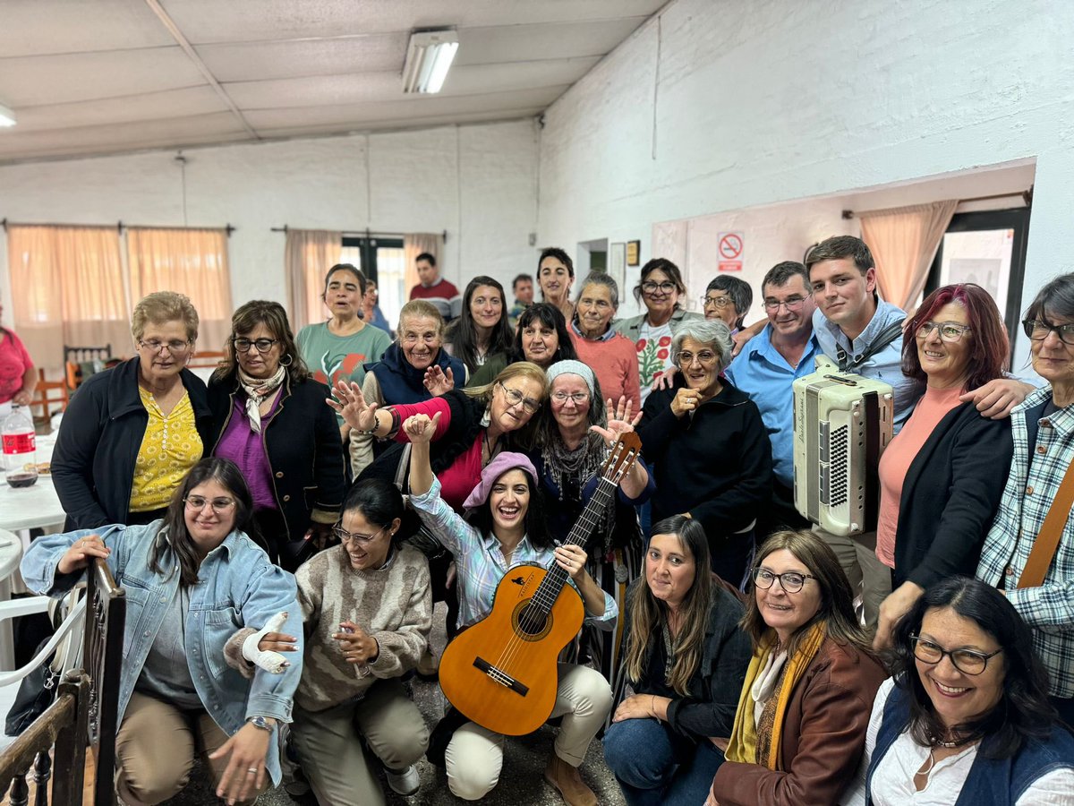 INC_Uruguay's tweet photo. 👩🏻‍🌾 En celebración del Día Internacional de las Mujeres Rurales, se realizaron dos encuentros inspiradores en Florida y Tarariras (Colonia). 
El INC estuvo presente, junto con otras instituciones, apoyando a estas mujeres que construyen un futuro más justo y sostenible. 🌱 https://t.co/I43p32oSRE