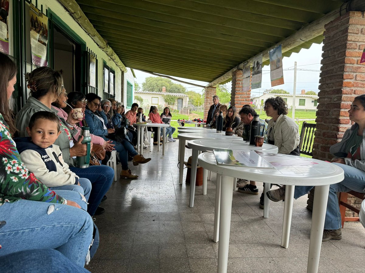 👩🏻‍🌾 En celebración del Día Internacional de las Mujeres Rurales, se realizaron dos encuentros inspiradores en Florida y Tarariras (Colonia). 
El INC estuvo presente, junto con otras instituciones, apoyando a estas mujeres que construyen un futuro más justo y sostenible. 🌱