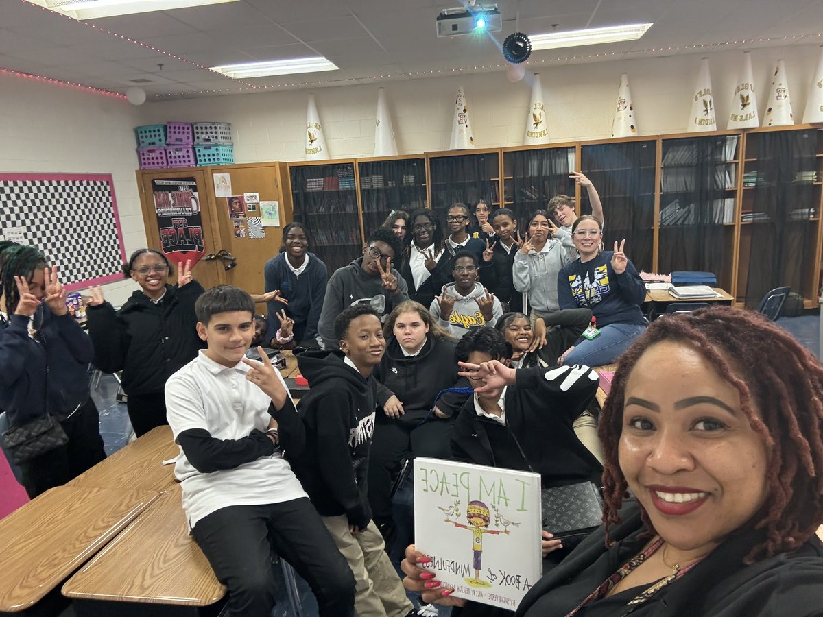 KeshaMuhammad3's tweet photo. What a great way to end the week as these leaders dropped everything to show our @ELMS_HCS students just how serious we are about reading. #HenryReads #TodayAReaderTomorrowALeader @AkbarEducates @TermerionMLakes https://t.co/wOzsUwZQXR