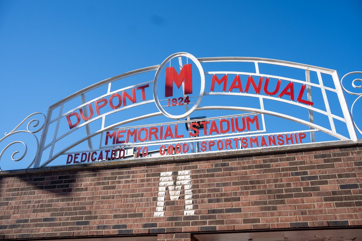 JCPSKY's tweet photo. 🏟️ HISTORICAL LANDMARK |  @duPontManual Stadium Gate was named a historical landmark! For 100 years @ManualAthletics have called this stadium home with fans coming through the gate. 

@chappellfor15 will present the historical landmark plaque during tonight's game.

#WeAreJCPS https://t.co/mWLQdjlpRW
