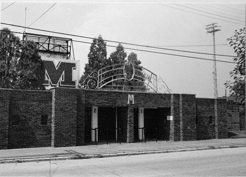 JCPSKY's tweet photo. 🏟️ HISTORICAL LANDMARK |  @duPontManual Stadium Gate was named a historical landmark! For 100 years @ManualAthletics have called this stadium home with fans coming through the gate. 

@chappellfor15 will present the historical landmark plaque during tonight's game.

#WeAreJCPS https://t.co/mWLQdjlpRW