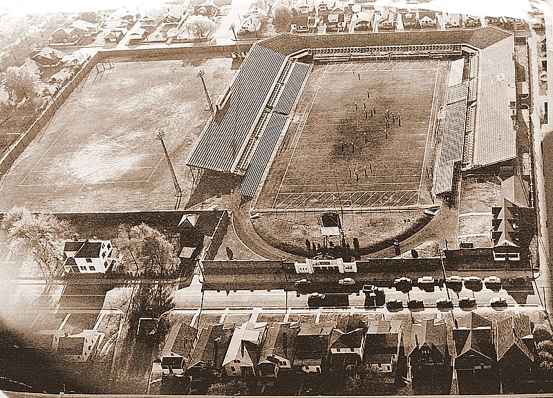 JCPSKY's tweet photo. 🏟️ HISTORICAL LANDMARK |  @duPontManual Stadium Gate was named a historical landmark! For 100 years @ManualAthletics have called this stadium home with fans coming through the gate. 

@chappellfor15 will present the historical landmark plaque during tonight's game.

#WeAreJCPS https://t.co/mWLQdjlpRW