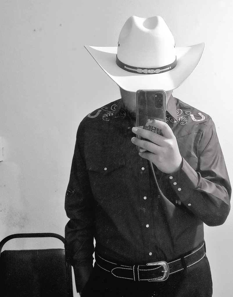 AlexBotvaq's tweet photo. Outfit de #viernes https://t.co/gGHUs9nJ67