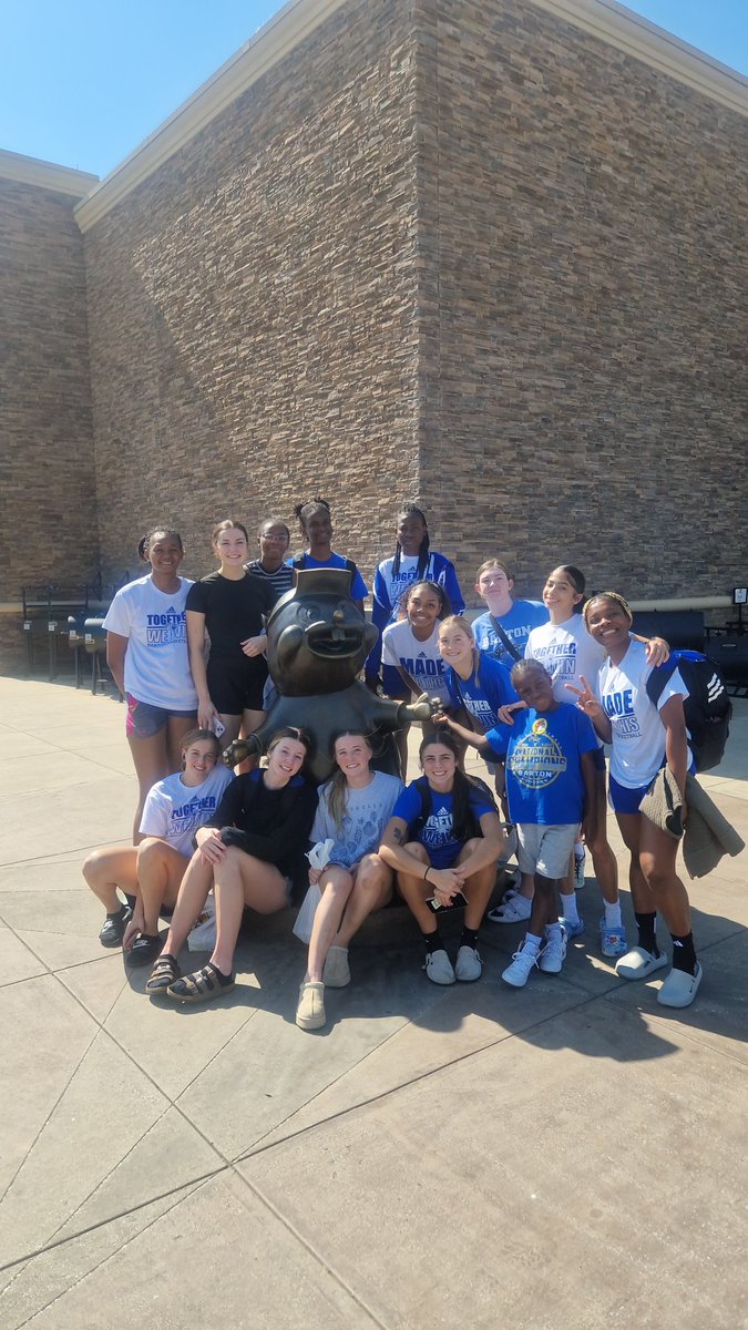 Great time in CO &amp; TX these last two weekends. 

(Thank you to Coach Rena, Nigeria National Team Head Coach &amp; Assistant Coach at Tulane University for taking the time to snap a picture with our four players from Nigeria. Special moment for them).

#RollCoug. #GoBarton