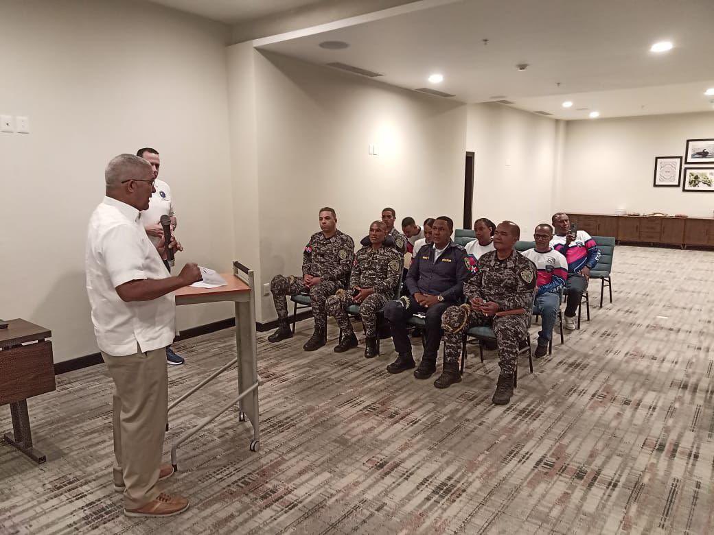 SurestePN's tweet photo. *Sub Director Regional Sureste participó en la reunión de coordinación de la 1era. Carrera Internacional de la PN, 5K, 10K y 21K en Punta Cana, Provincia La Altagracia.* https://t.co/t9Fo410ZLL