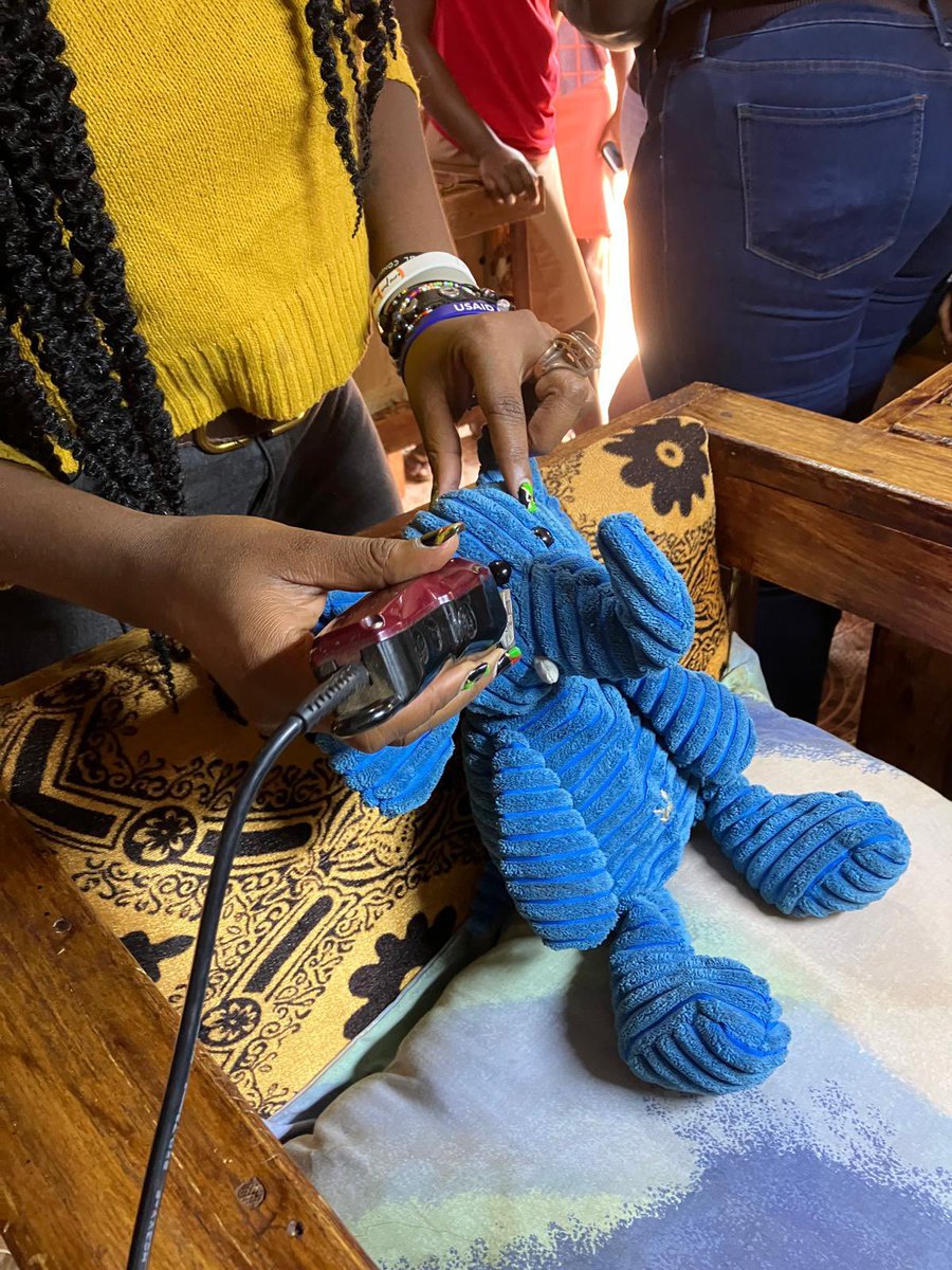 ElliePrimary1's tweet image. Blue Ellie visited a hair salon today where single mothers are learning skills to help them make money. #WhereIsEllie #SDGs #ReachingTheWorld