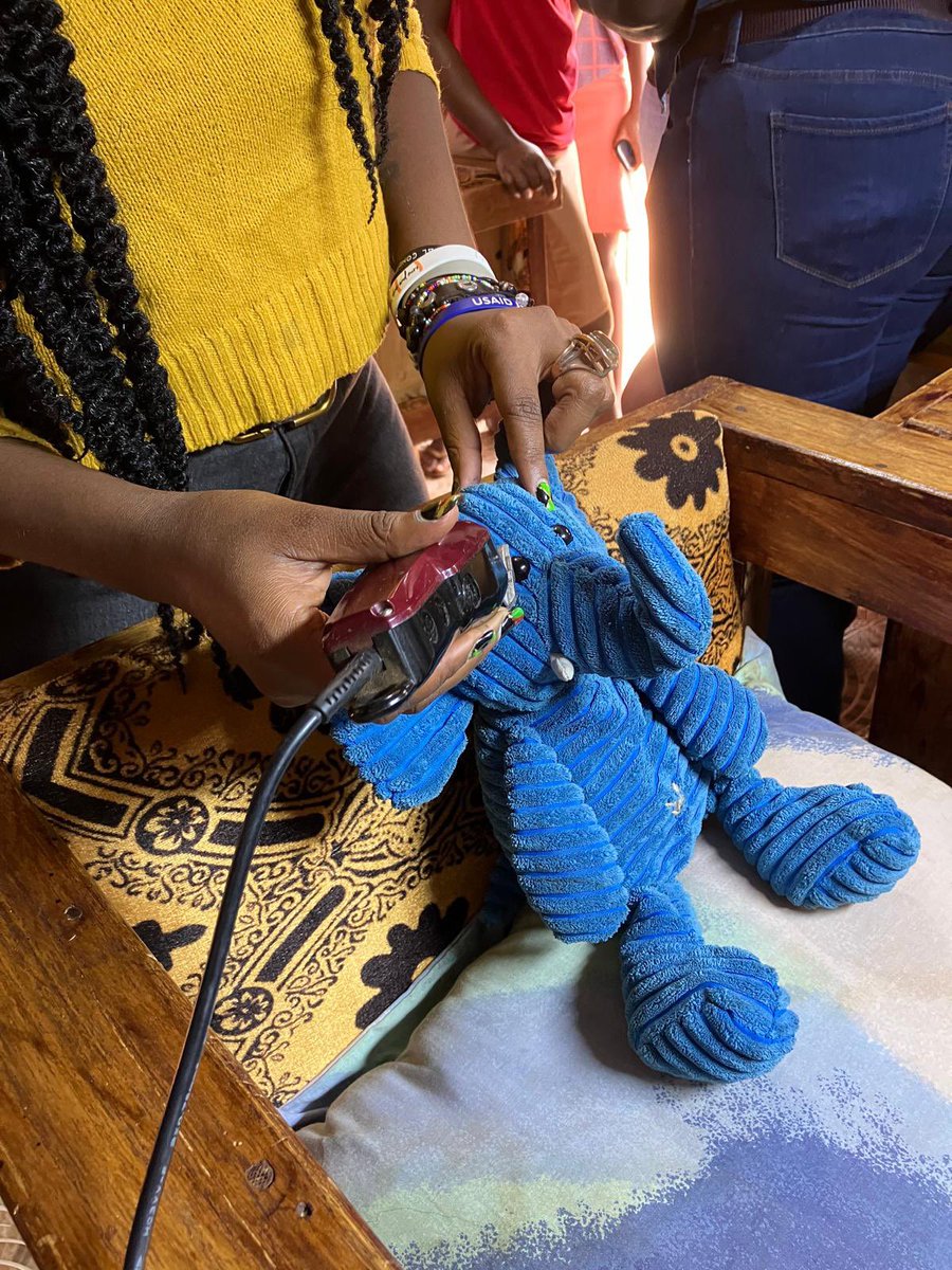ElliePrimary1's tweet image. Blue Ellie visited a hair salon today where single mothers are learning skills to help them make money. #WhereIsEllie #SDGs #ReachingTheWorld