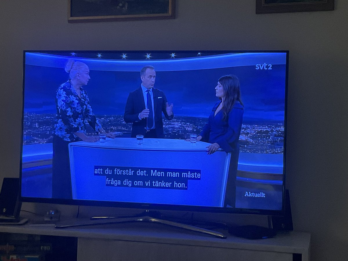 janlenander's tweet image. Jag blir fullständigt ursinnnig på lögnerna från @svt om att #StinaWollter bett om ursäkt. Nej hon ber inte om ursäkt för antisemitismen alls. Hon ber om ursäkt för ”eventuella” felaktigheter.

Hennes åsikter ska färga mysiga diskussioner om mellanmänskliga interaktioner.