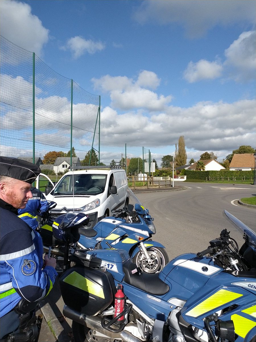Gendarmerie_061's tweet photo. Les 👮‍♂️ de la compagnie #Domfront et de l'EDSR renforcés par une équipe 🐕‍🦺 ont procédé à un #Contrôle sur les secteurs #Athis et #SaintPierreduRegard 
▶️ 9️⃣ infractions liées aux stupéfiants 
▶️ une conduite malgré suspension du PC
#RoutesPlusSures
#NotreEngagementVotreSécurité https://t.co/8ODrNScA9p