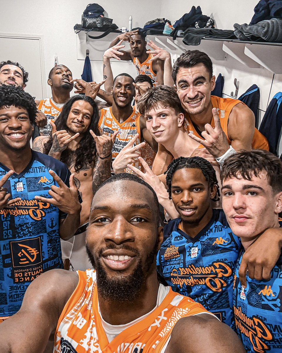 BCMBasket's tweet photo. 𝗧𝗘𝗔𝗠 🤳🧡
Un week-end de repos bien mérité 💤💤💤
#TousBCM #Opalico https://t.co/PzQMeh3vBh