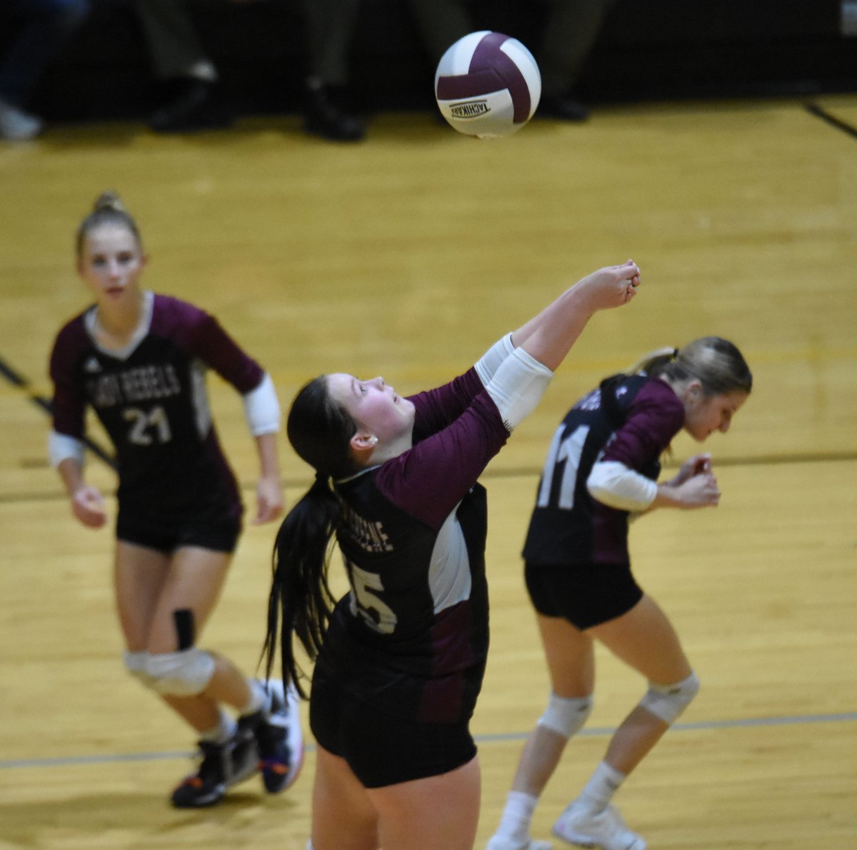 Tate_Russell's tweet photo. 📸PHOTO GALLERY📸
Go to https://t.co/zy7H4jaTvT to see over 1⃣0⃣0⃣ photos of South Greene volleyball's state sectional win over CSLA.
https://t.co/bDdSQsSRNh https://t.co/Hdk0EOxqtH
