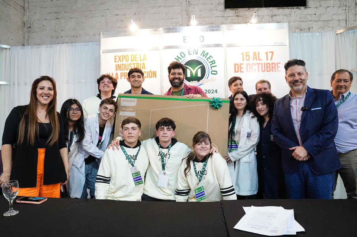 Roxy_Monzon's tweet photo. #HechoEnMerlo: durante tres días industriales, emprendedores, viveristas, apicultores y gastronómicos merlenses mostraron orgullosos a toda la comunidad los bienes y servicios que producen. https://t.co/ydKmupiPcw
