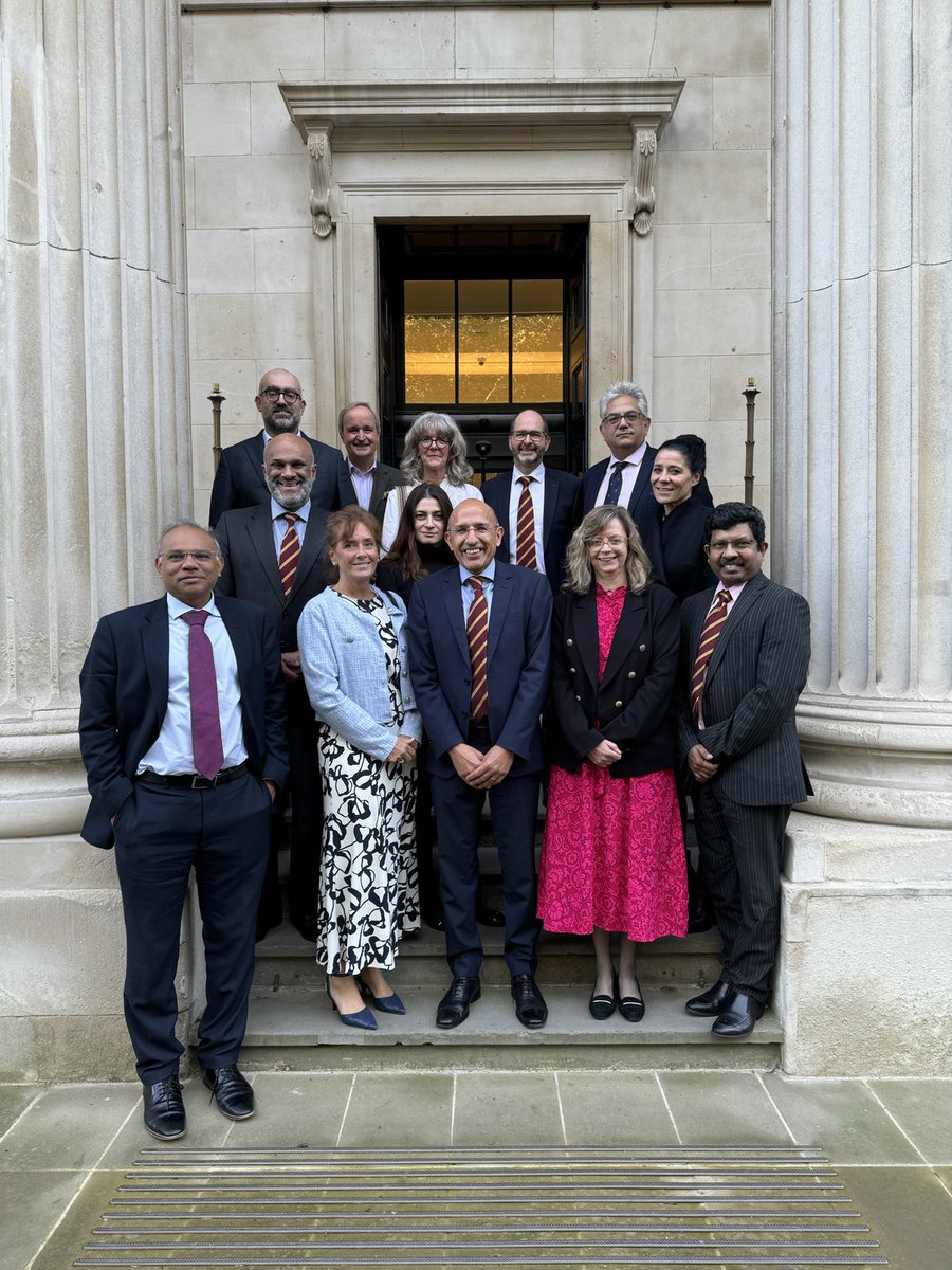 SriRathinam's tweet photo. A great executive meeting of the ⁦@SCTSUK⁩ in the ⁦@RCSnews⁩ with the executive officers and trustees (missing the virtual attendees).Humbled and honoured to work with these motivated team. https://t.co/QD1BiW9l4H