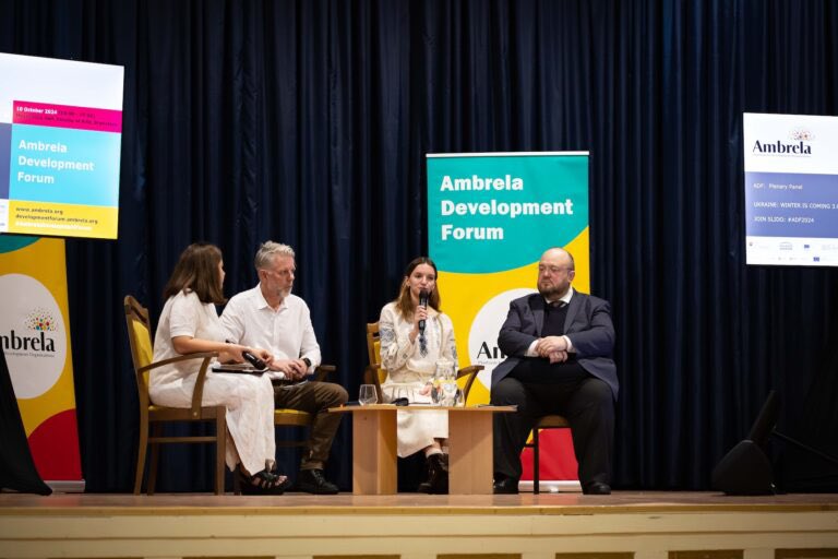 Ambrela_org's tweet photo. Naša #Ambrela privítala 10.10. v Bratislave vyše 250 medzin. expertiek a expertov na #rozvoj z 25 krajín — na medzin. konferencii Ambrela Development Forum #ADF2024. Najčastejšie sa skloňovala #Ukrajina a prichádzajúca #zima počas vojny. Viac tu: https://t.co/GMgllCTkNT #ADF #aid https://t.co/doUYzeiE1V