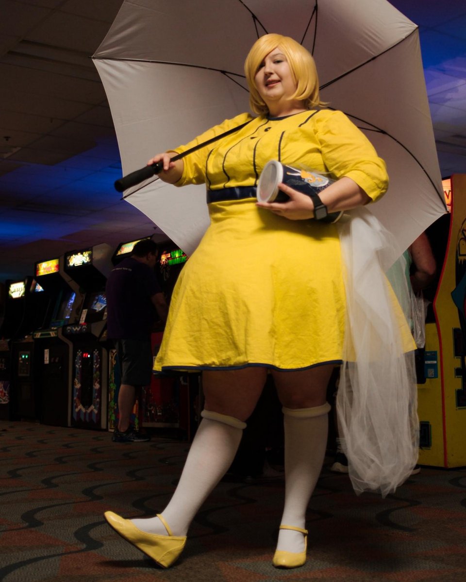 Ellowyn_Rose's tweet photo. I have collected a few of the photos taken of me, but not all of them. If you have one, please tag me. I'd love to see them! Also, thank you so much to Chris for snagging this great photo!
~ 🌹🌹🌹~
Property: Morton Salt Girl
Photo: @cpd_0123
Costume/prop: Me
Wig: @ardawigs https://t.co/zNmHAxz2ec