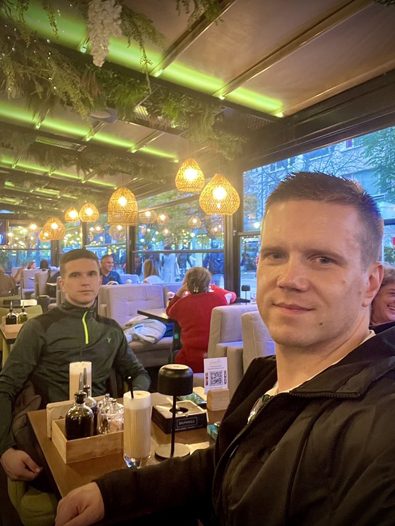 NemanjaRusov's tweet photo. Ово сам заправо прави ја, није Мараш ни филм“Јужни ветар”. Не стварајте идоле било ког лика. Будите своји! Како и за шта Вас је природа односно Бог преодредио-створио. Оригинални као Камелия, Новак Ђоковић и Неманя Русов. #Камелия #jokernole #НеманяРусов #Родина #София #България https://t.co/UqNqERxtr3