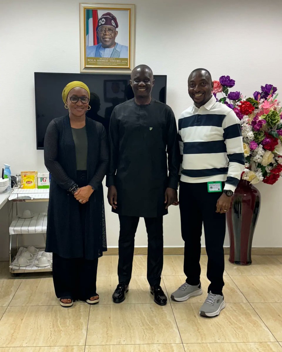 sirprincedaniel's tweet photo. A quick stop at the Presidential Villa.

It was a fruitful deliberation with these amazing people: @drmashamariam, SSA to the President on Regional Development Programmes &amp; @feghox, SA to the President on Digital &amp; Creative Economy.

Thanks for having me. https://t.co/sFO6TdpN5I