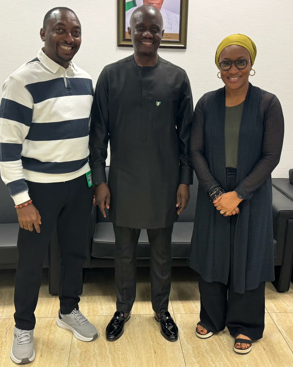sirprincedaniel's tweet photo. A quick stop at the Presidential Villa.

It was a fruitful deliberation with these amazing people: @drmashamariam, SSA to the President on Regional Development Programmes &amp; @feghox, SA to the President on Digital &amp; Creative Economy.

Thanks for having me. https://t.co/sFO6TdpN5I