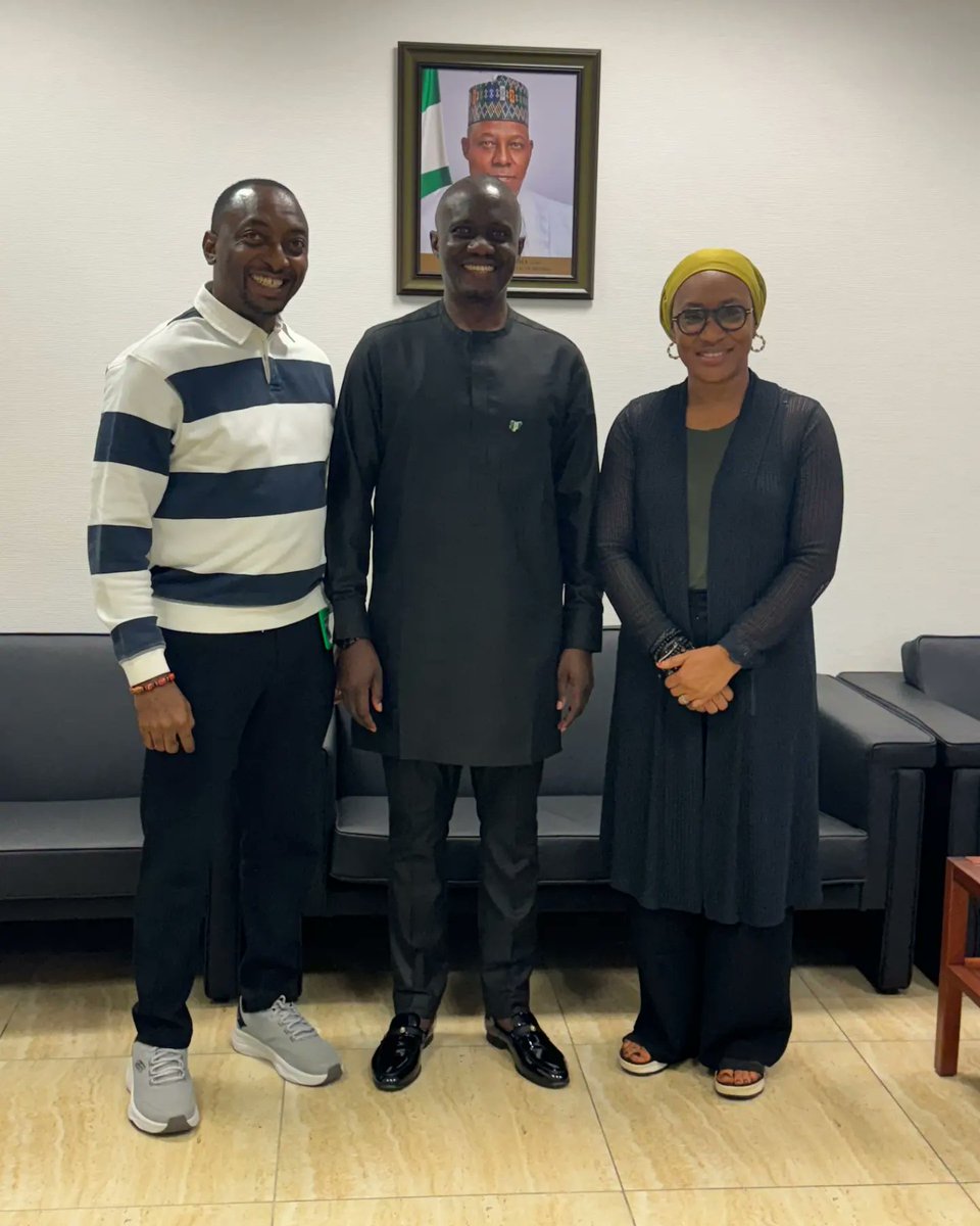 sirprincedaniel's tweet photo. A quick stop at the Presidential Villa.

It was a fruitful deliberation with these amazing people: @drmashamariam, SSA to the President on Regional Development Programmes &amp; @feghox, SA to the President on Digital &amp; Creative Economy.

Thanks for having me. https://t.co/sFO6TdpN5I