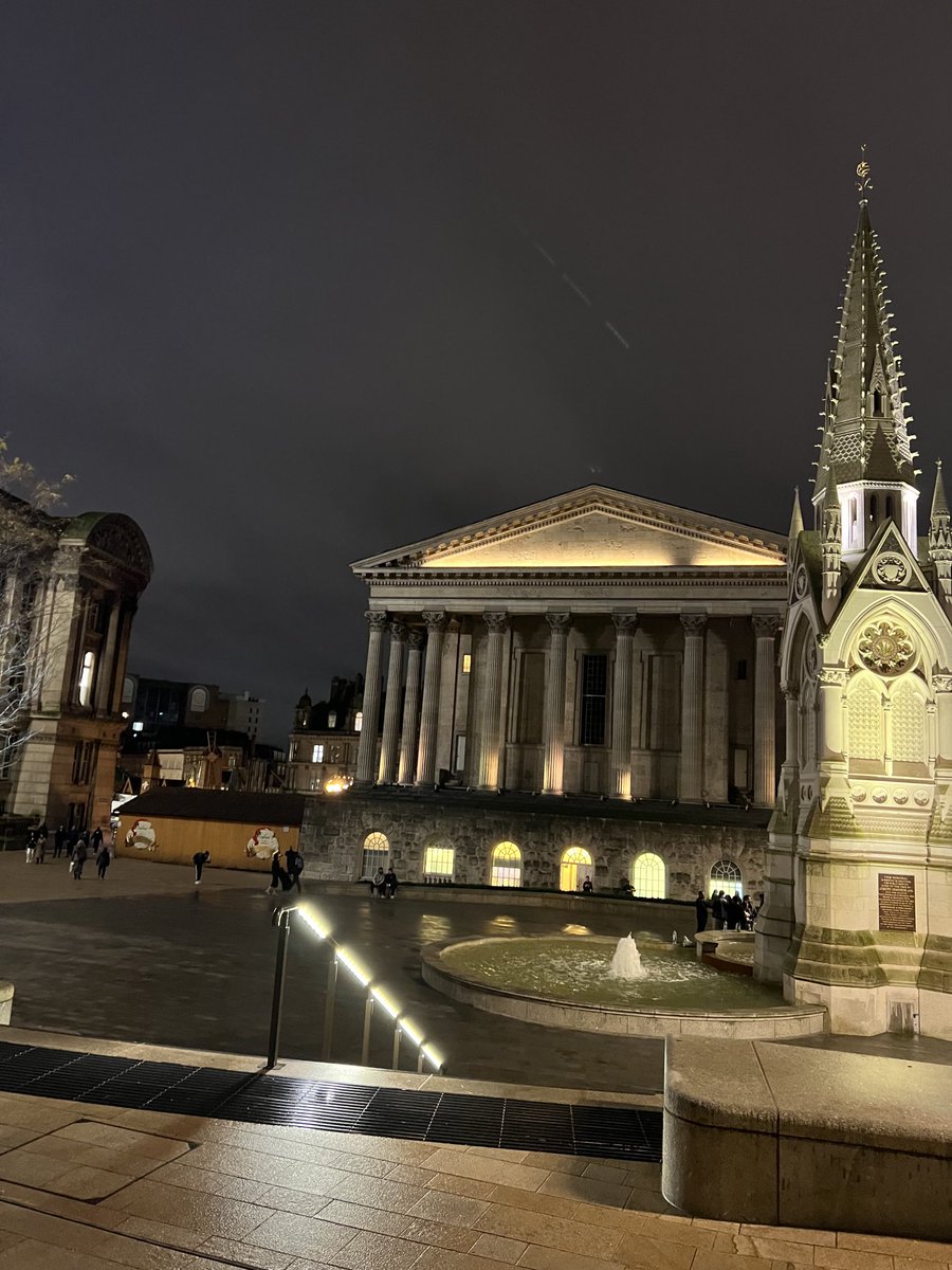 Roz McMullan tweet media