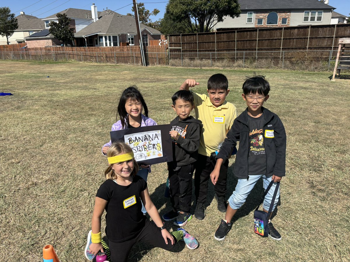 salls_HVE's tweet photo. THE MOST PERFECT WEATHER FOR FIELD DAY☀️💙❤️🖤 https://t.co/VSLy3nM627