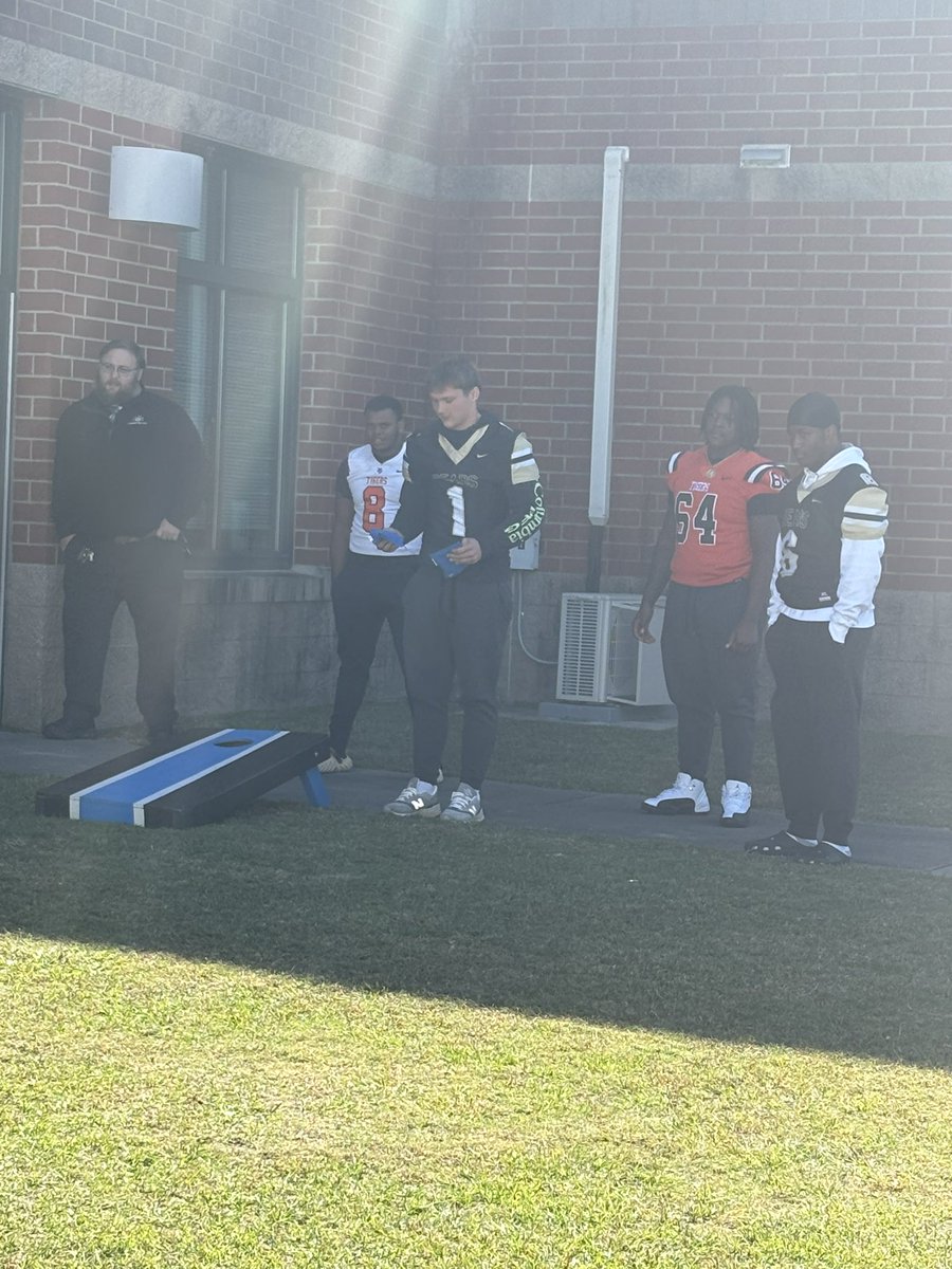 Gray’s Creek High School (@grayscreekhigh) on Twitter photo We hosted SV football captains with GC captains for the annual Battle of the Bridge.We were honored to have Mr. Tony Medlin with the Chicago Bears guest speak as well as Mr. Vernon Aldridge who began this tradition. 
<a href="/GCAthletics03/">Gray's Creek Athletics</a> <a href="/ChicagoBears/">Chicago Bears</a> <a href="/EarlVaughanJr/">Earl Vaughan Jr.</a> We hosted SV football captains with GC captains for the annual Battle of the Bridge.We were honored to have Mr. Tony Medlin with the Chicago Bears guest speak as well as Mr. Vernon Aldridge who began this tradition. 
<a href="/GCAthletics03/">Gray's Creek Athletics</a> <a href="/ChicagoBears/">Chicago Bears</a> <a href="/EarlVaughanJr/">Earl Vaughan Jr.</a>