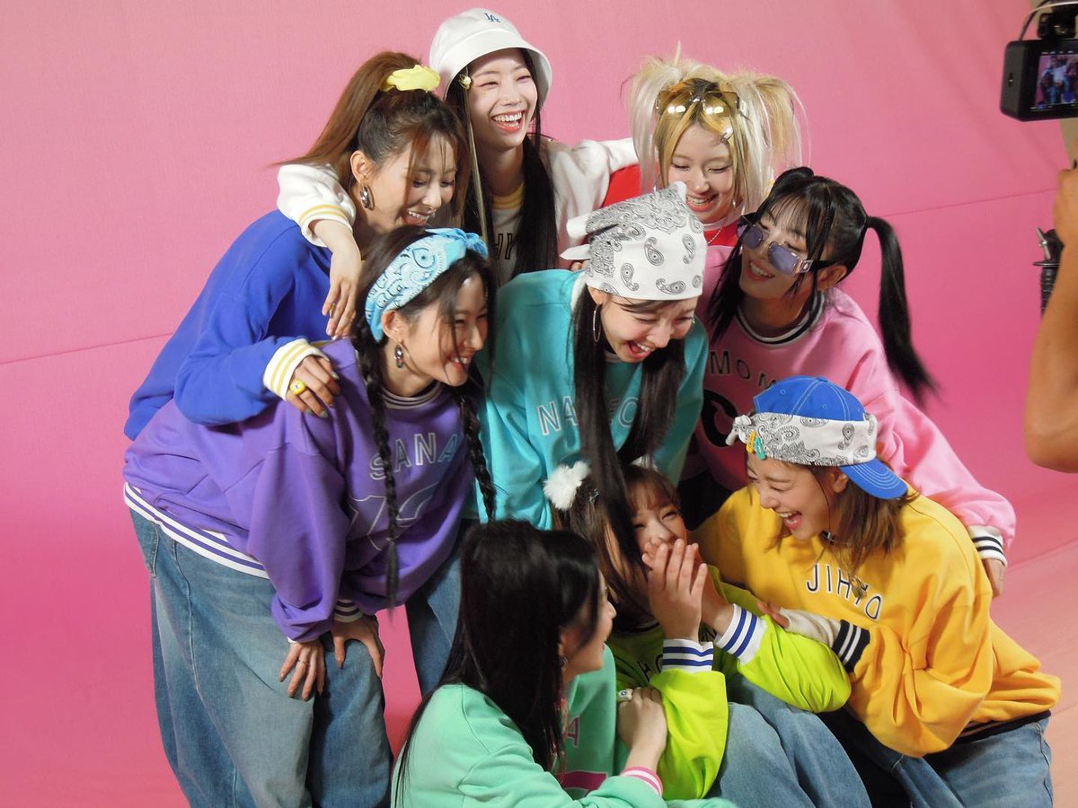 OLTSupport's tweet photo. MASS VOTING #1  FOR #TWICE 🥵🌹

✅1 RT/ 1 comment = 1 VOTE 

#2024MAMAVOTE #twice @JYPETWICE https://t.co/A3COFmXIGI