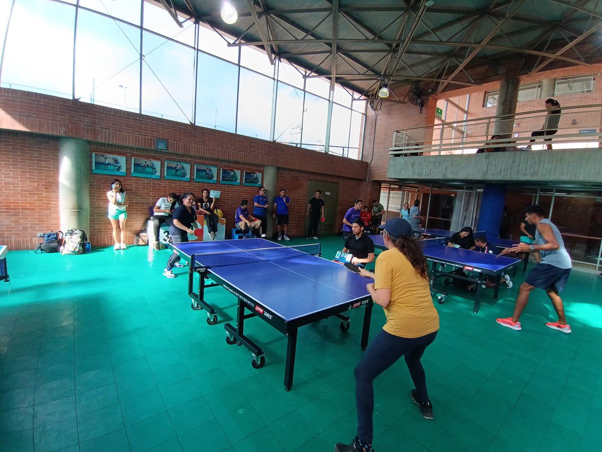 ServicioCivilD's tweet image. ¡Avanzan los #JuegosDeportivosDistritales! 💪 A esta hora, la fase de grupos individual de tenis de mesa está en marcha 🏓. ¡Pronto conoceremos a las finalistas! 🏆 #PoderDelBienEstar #BogotáMiCiudadMiCasa