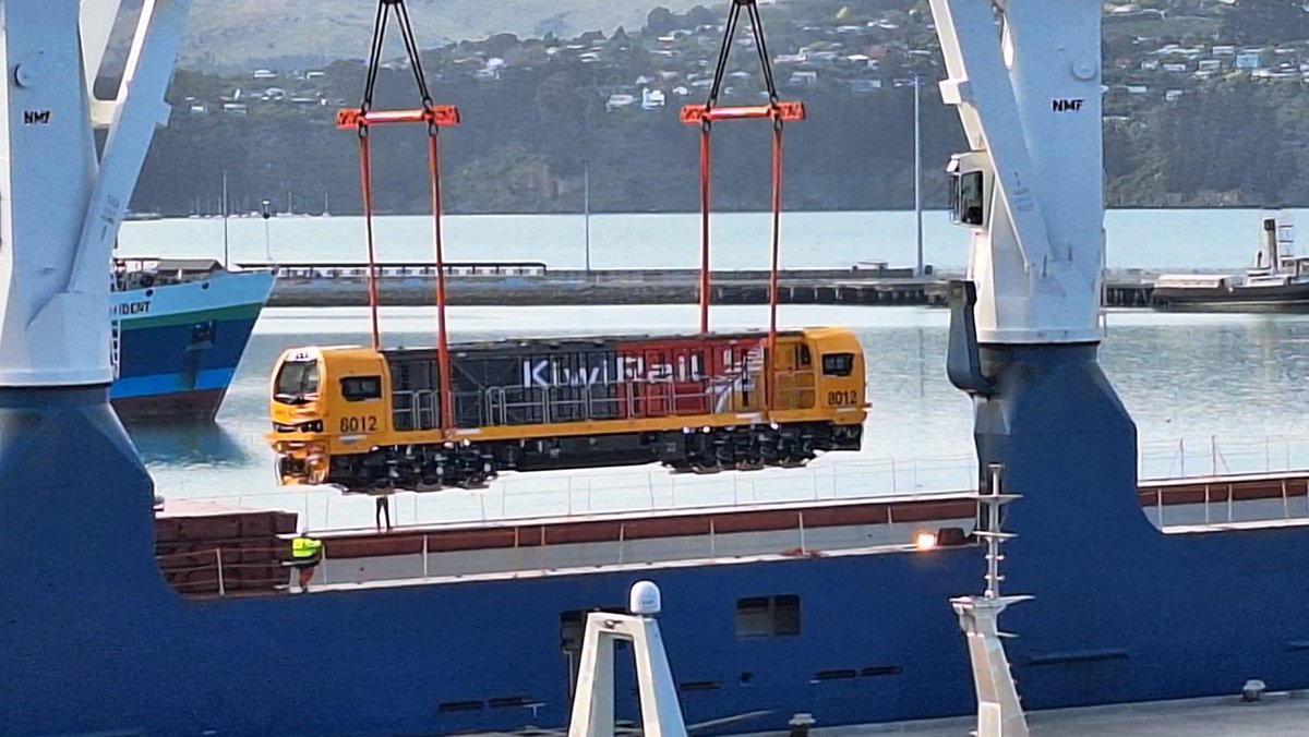 johnage's tweet image. The first two DM prototype locomotives from Stadler are being unloaded in Lyttelton. 🥳🚂

I believe that these are the first locomotives since the 1960’s that have been designed specifically with South Island operations in mind. Usually they just get North Island hand me downs.