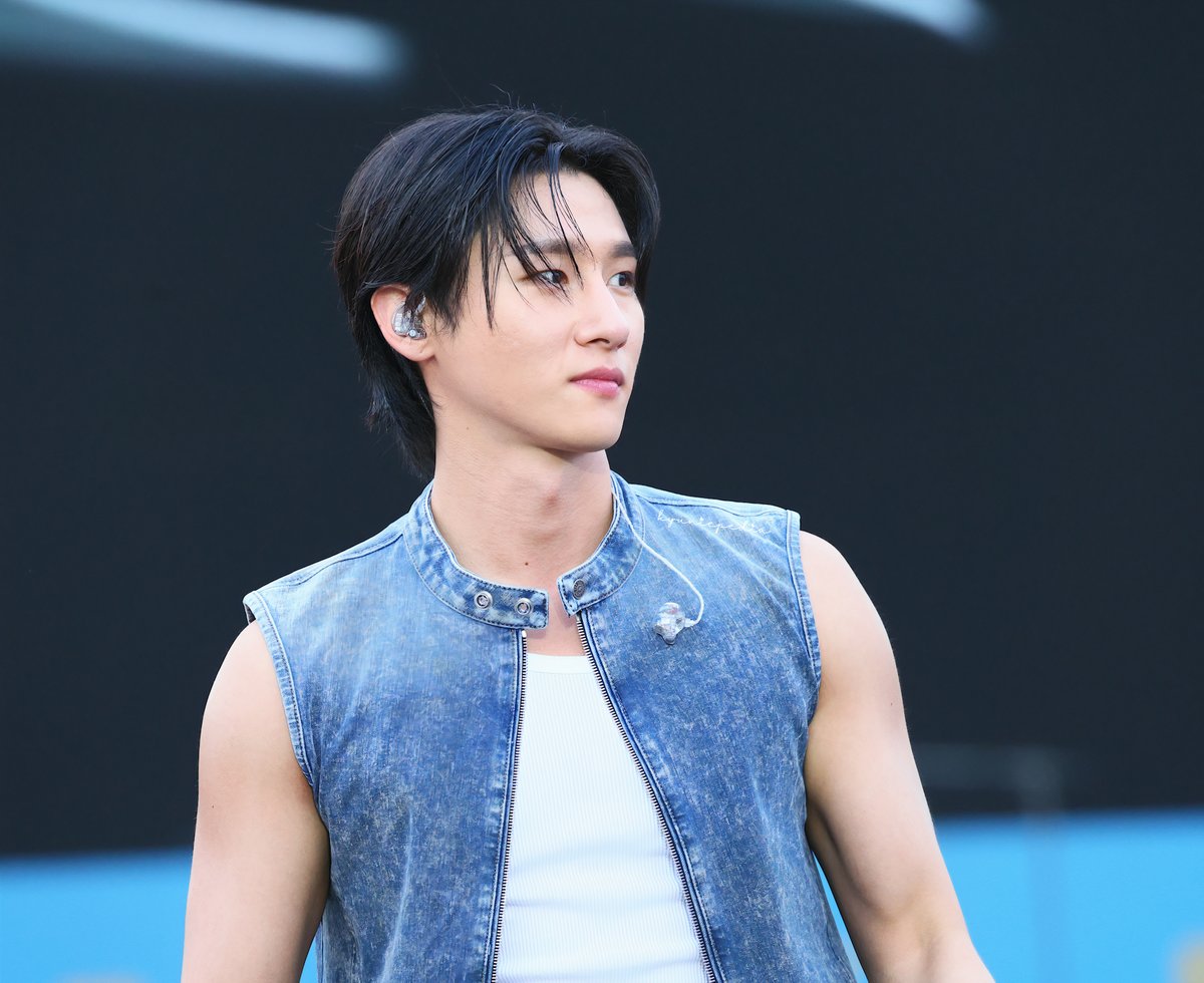 kyuniepedia's tweet photo. pretty boyโจ
240615 #์ฐฝ๊ท #๋ชฌ์คํ์์ค #์์ด์ #IM #MONSTAX #MONSTA_X #MONSTAX_IM #Changkyun https://t.co/abMF2mddQO