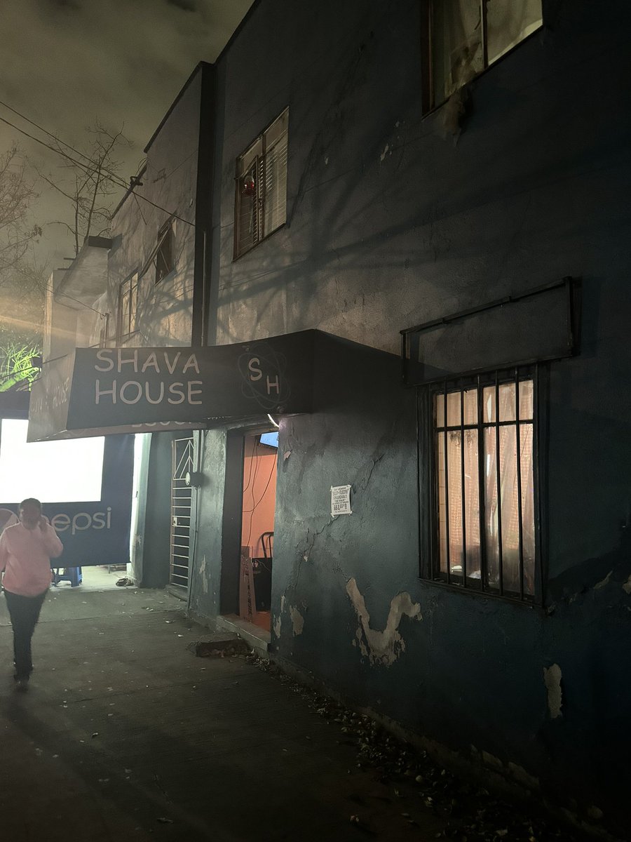 Sebazbeta2's tweet image. Hola! Vengo a reportar un caso de #maltratoanimal en la calle Fernando número 8 en la colonia Álamos,  en el video se ve lo desnutridos que están y uno hasta come popo ya que no les dan la comida suficiente… 
#abusoanimal #huskys #maltrato #reporteanimal #alamos