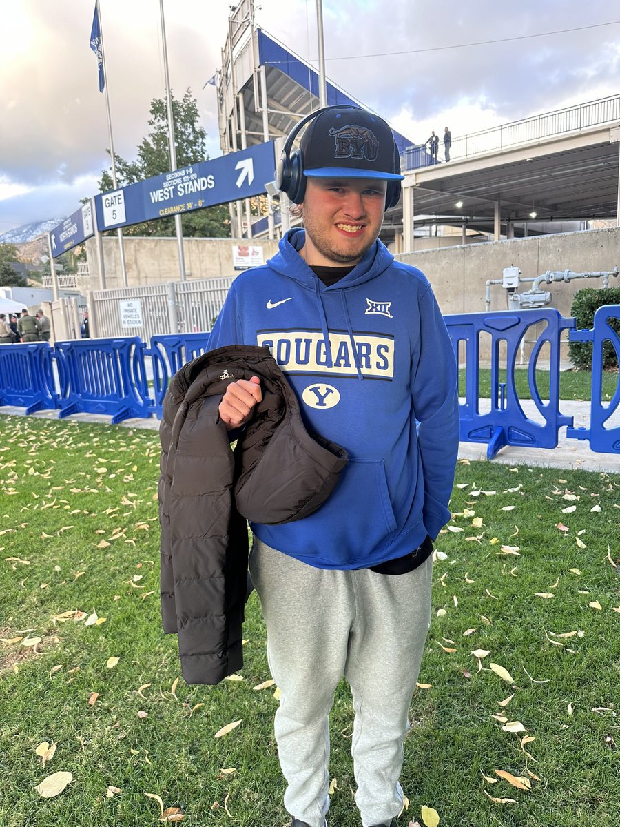 TrueBlueBYU1984's tweet image. Brought our special needs son with us tonight…he loves the #’s and lines on the field 😂 #AutismFun 🧩 @BYUfootball