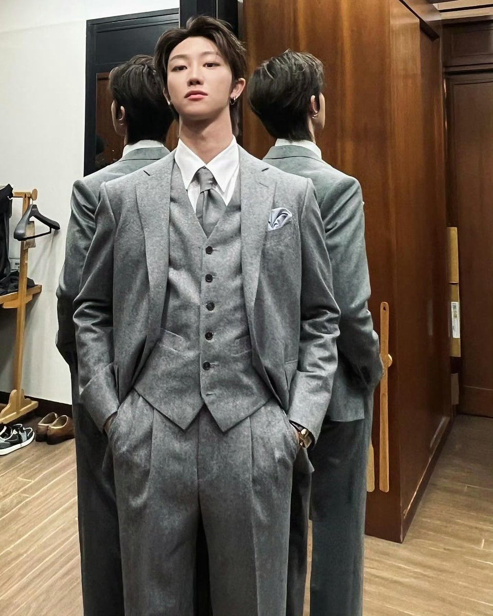 _8palang's tweet photo. 명호가 좋아하는 정장룩~
몸이 이뻐서 그런지 격식있는 옷을 차려 입어도
태가 나면서 몸의 윤곽이 잡혀서 너무너무 이쁨 https://t.co/vQG4QW1d3Q