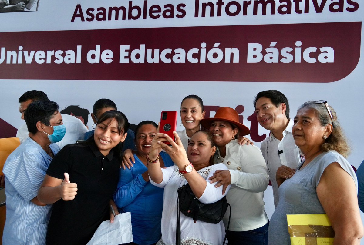 Claudiashein's tweet photo. En Balancán, Tabasco, asistimos a una asamblea para informar sobre las becas Rita Cetina que llegarán a todas las familias con hijos en secundarias públicas. https://t.co/MLdQ4RWMmv