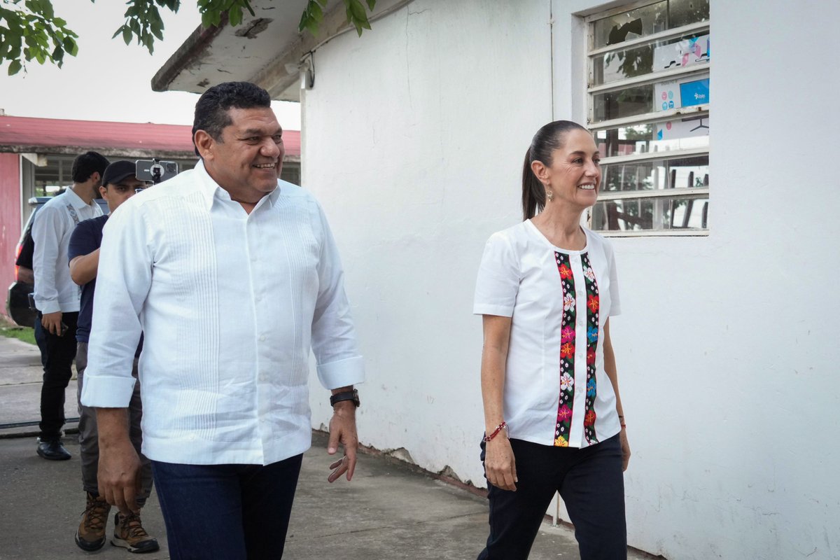 Claudiashein's tweet photo. En Balancán, Tabasco, asistimos a una asamblea para informar sobre las becas Rita Cetina que llegarán a todas las familias con hijos en secundarias públicas. https://t.co/MLdQ4RWMmv