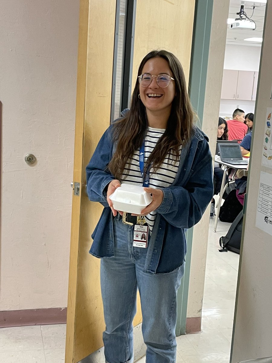 Dr. Simone Ramos (@drsimoneramos) on Twitter photo ✨Our amazing Trojan AVID students spread love and appreciation today by sharing cupcakes with our hardworking educators! 🍎🧁 ✨<a href="/LWCHSTrojans/">Lake Worth Com. High</a> #TrojanPride #AVID #ThankATeacher ✨Our amazing Trojan AVID students spread love and appreciation today by sharing cupcakes with our hardworking educators! 🍎🧁 ✨<a href="/LWCHSTrojans/">Lake Worth Com. High</a> #TrojanPride #AVID #ThankATeacher