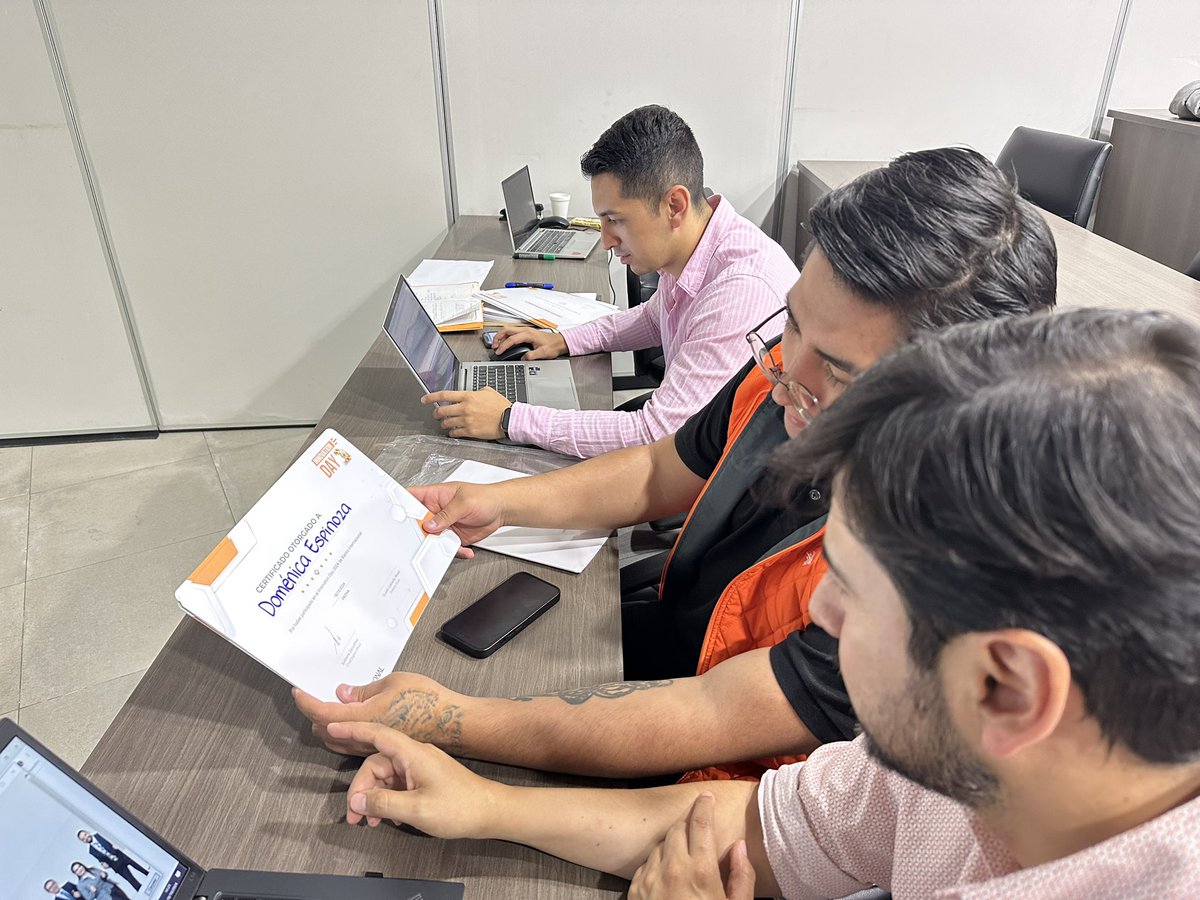 i3labespol's tweet image. ¡Culminó el #InnovationDay con gran éxito! 🚀 Felicitamos al equipo InnovaWealth por llevarse la victoria en esta jornada desarrollada junto a Banco Internacional. 

¡El futuro del sector financiero está en buenas manos! 
#CreaValorAhora

🔗Más info en: i3lab.org/noticias/2024/…