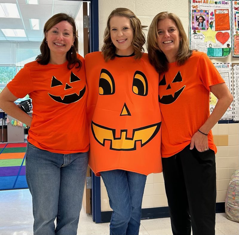 Gourd vibes only on this fall spirit day! <a href="/SEESrSIX/">Springfield Estates Elementary</a>  <a href="/FCPSRegion6/">FCPS Region 6</a> <a href="/april2599gm/">April Martin (she/her/hers)</a>