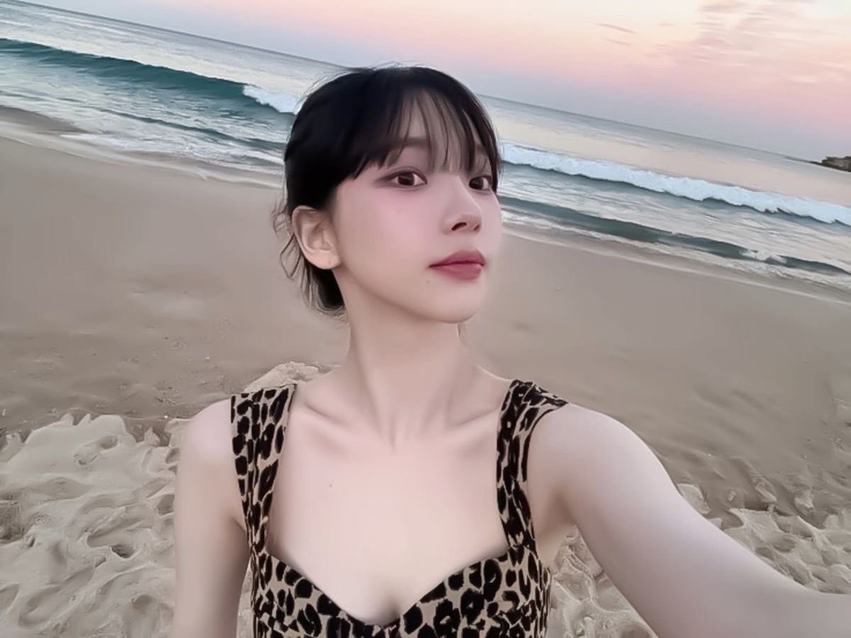 clairdelunnette's tweet image. all i want to do is to spend a full day at the beach and watch the sky melt into a blend of iridescent colors. is anyone thinking of making the same weekend plans? 

i’m thinking of how we could go together 🏖️