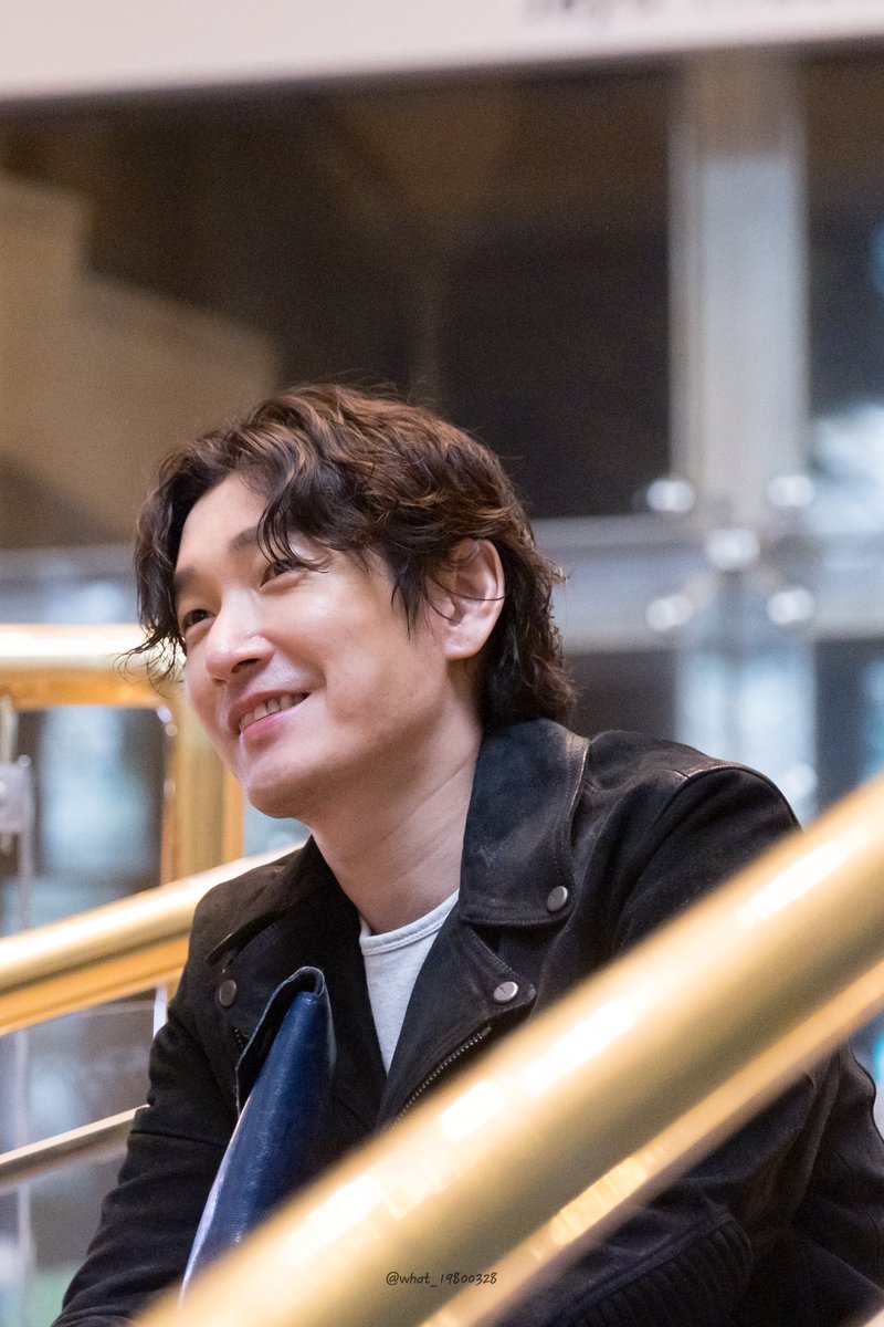 what_19800328's tweet photo. 20241018 햄릿 첫공 퇴근길 https://t.co/IVLhaHQSmC
