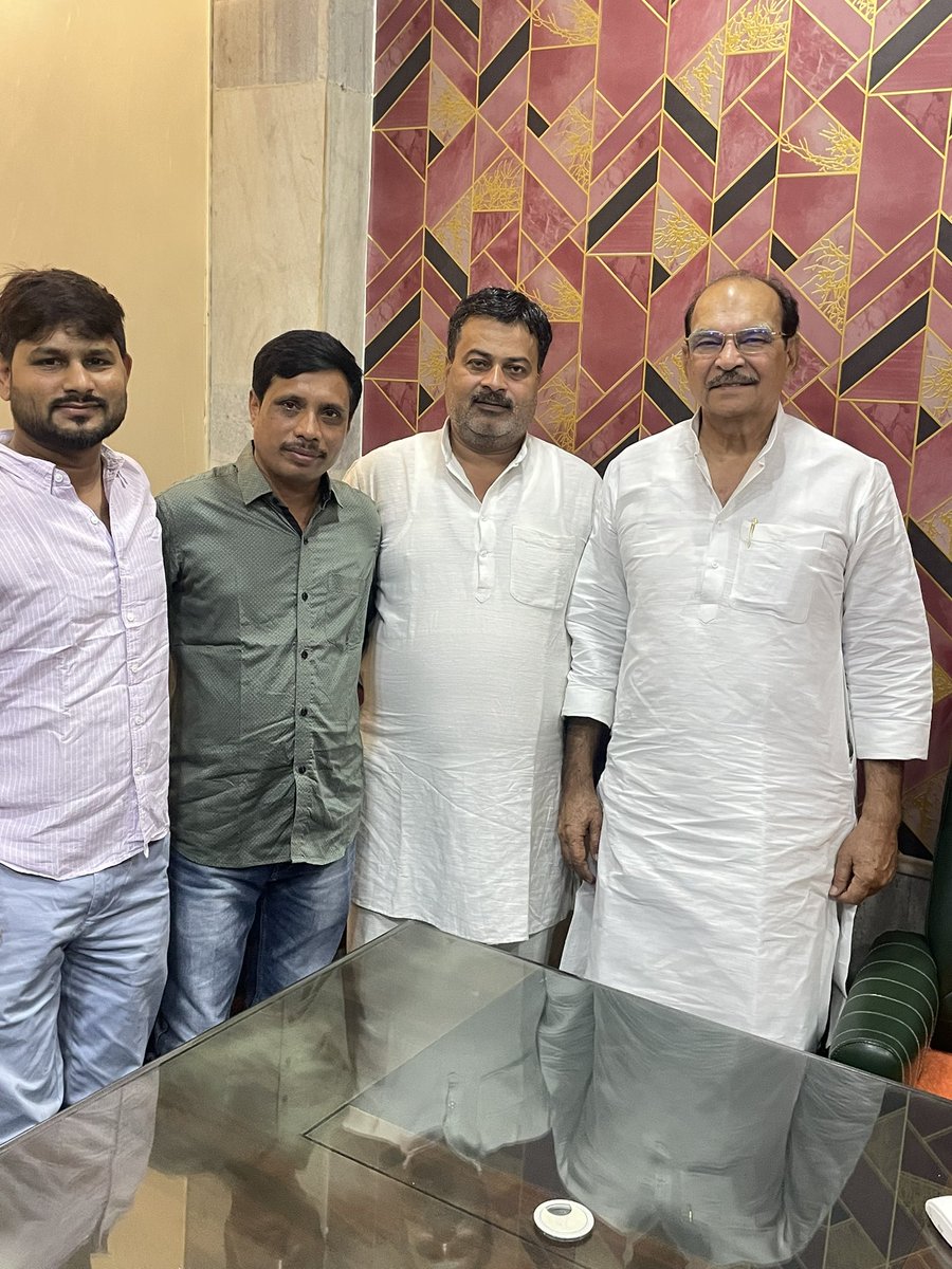YadavSantoshINC's tweet image. दिल्ली मे समाज के गौरव आदरणीय श्री डी पी यादव जी से मुलाक़ात कर आशीर्वाद मार्गदर्शन प्राप्त किया।🌺 #DPYADAV