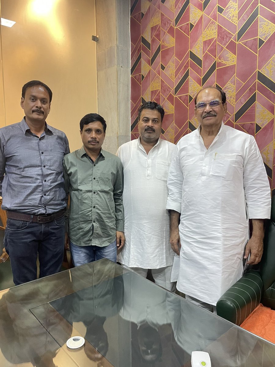 YadavSantoshINC's tweet image. दिल्ली मे समाज के गौरव आदरणीय श्री डी पी यादव जी से मुलाक़ात कर आशीर्वाद मार्गदर्शन प्राप्त किया।🌺 #DPYADAV