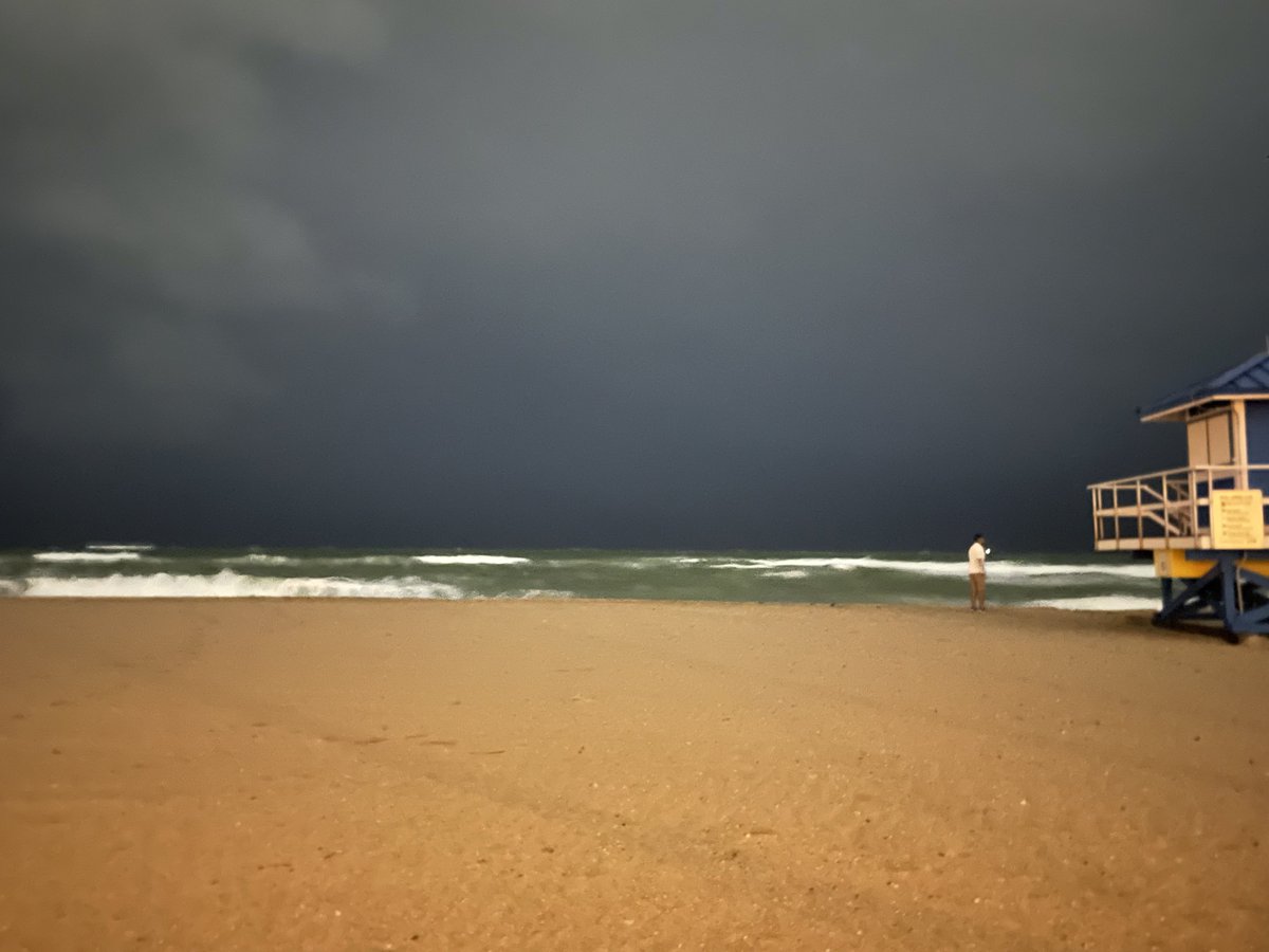 WordsByTyce's tweet image. Gatsby vibes…. #MidnightSwim