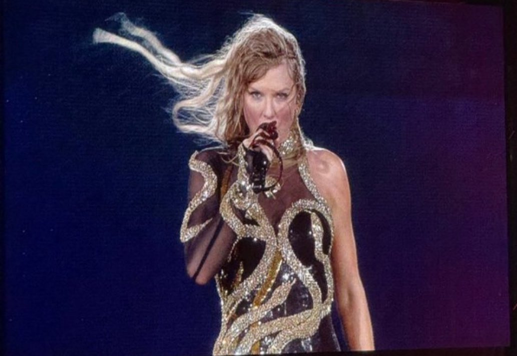 mary_carter_'s tweet photo. 🐍🖤💛

#TaylorSwift
#TaylorSwiftErasTour
#reptv https://t.co/1nWdu1eHzT