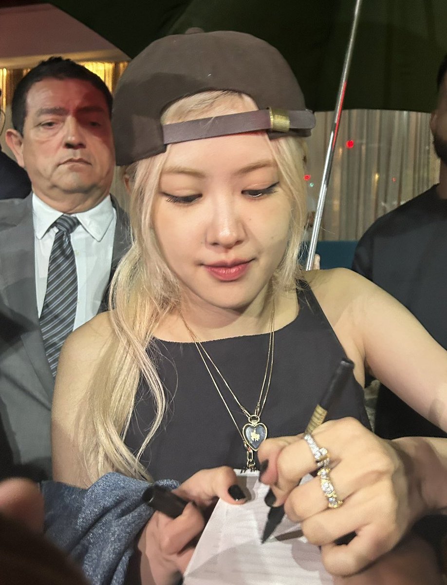 rosie tweet media